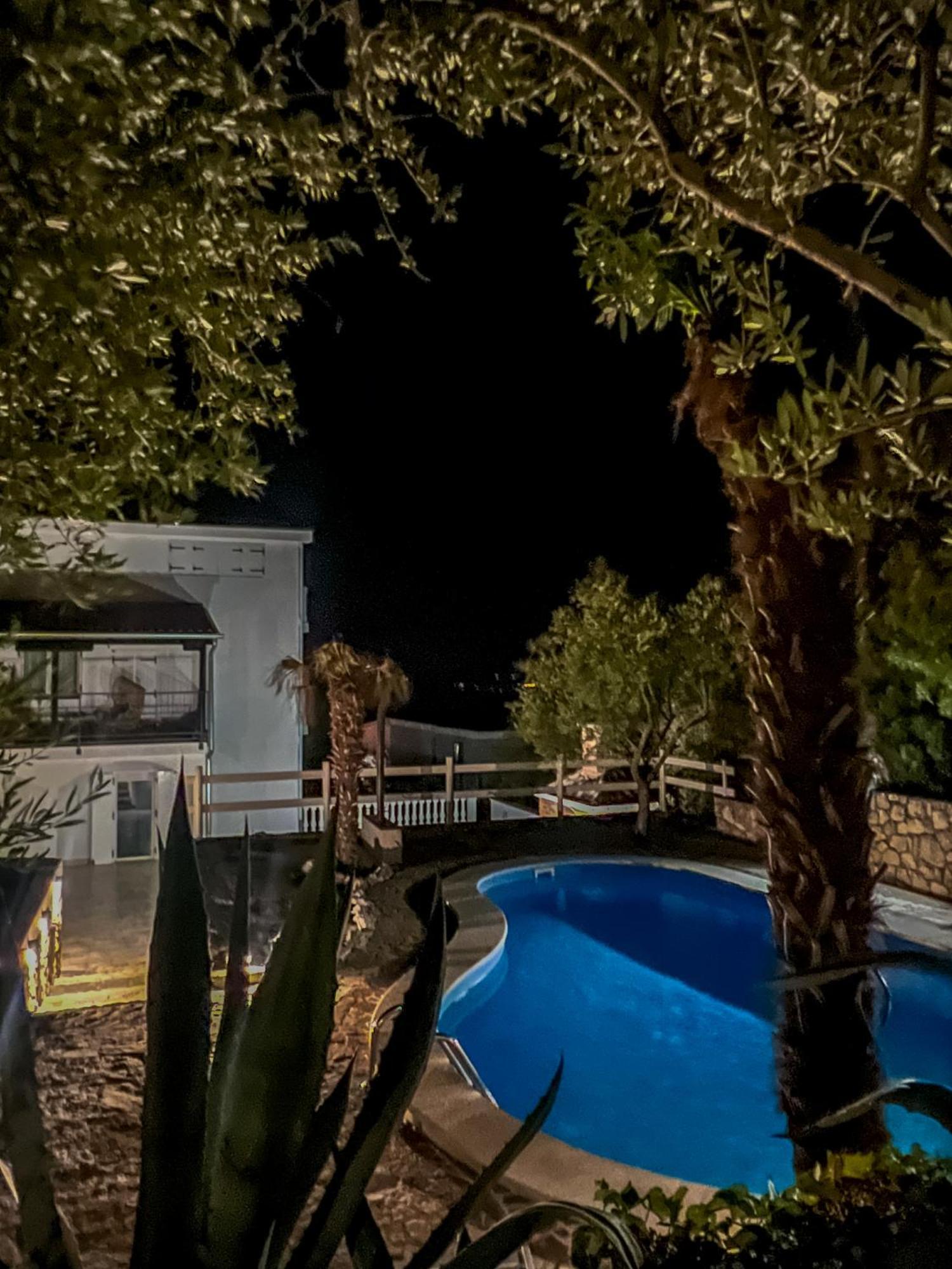 Apartments Villa Klaudia - Adults Only ツリクヴェニツァ エクステリア 写真